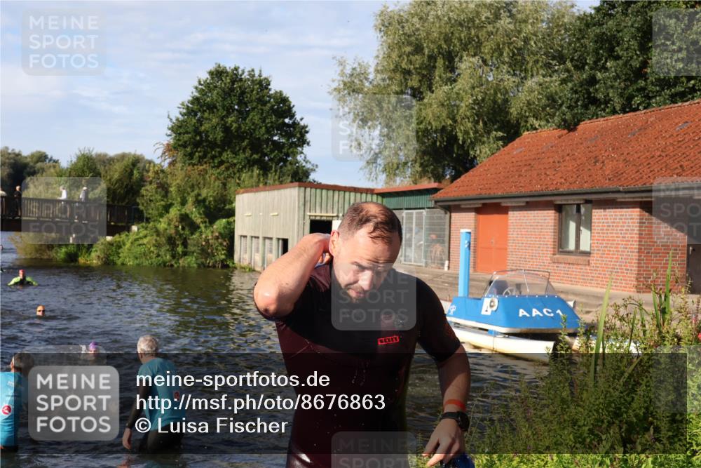 31.08.2025 - Elbe Triathlon Hamburg Luisa Fischer http://msf.ph/oto/8676863 31.08.2025 09:11:30 Schwimmen 576, 614, 652 meine-sportfotos.de