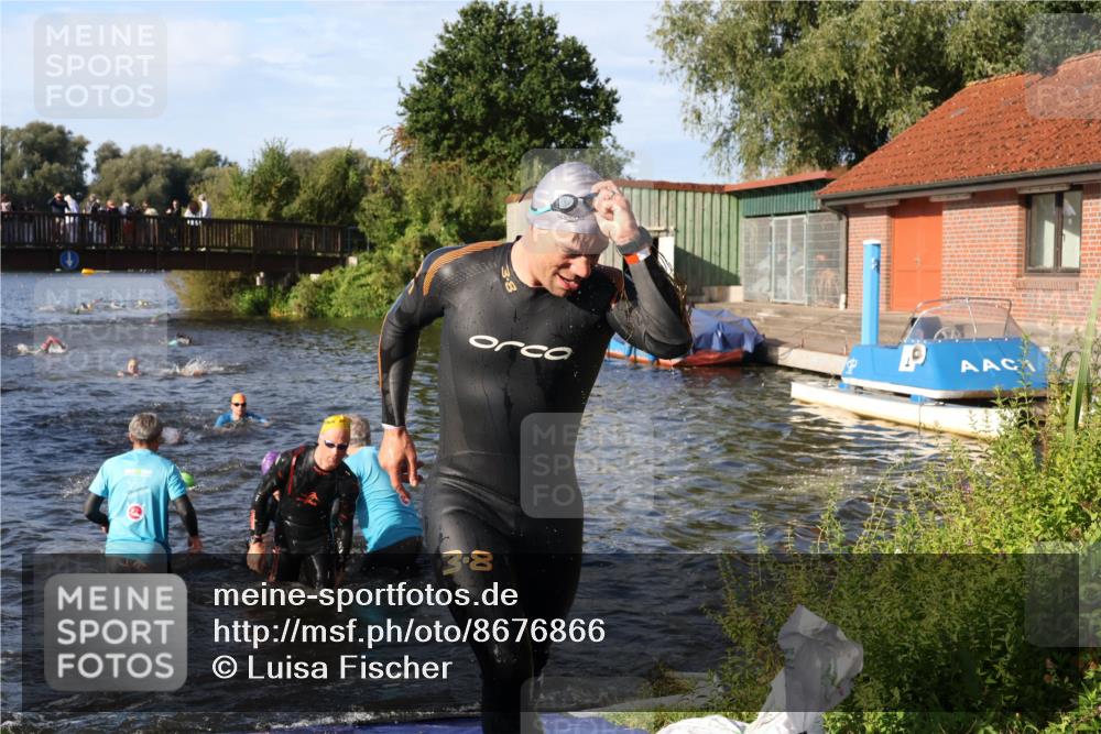 31.08.2025 - Elbe Triathlon Hamburg Luisa Fischer http://msf.ph/oto/8676866 31.08.2025 09:11:39 Schwimmen 575, 614, 616, 652, 656 meine-sportfotos.de