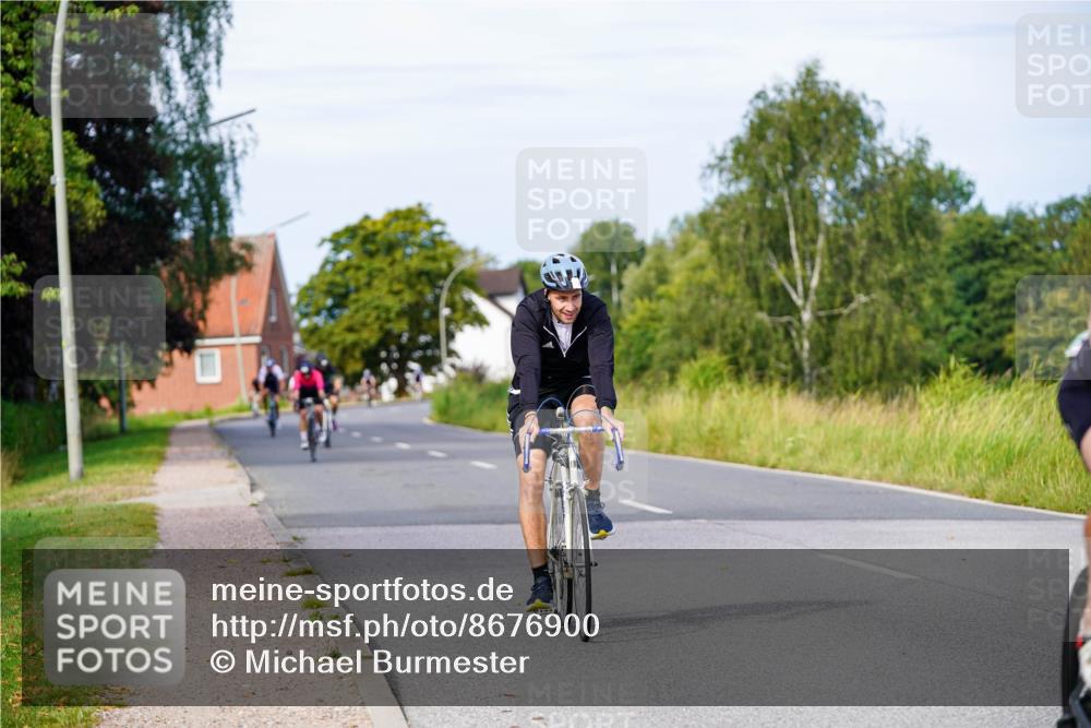 31.08.2025 - Elbe Triathlon Hamburg Michael Burmester http://msf.ph/oto/8676900 31.08.2025 10:25:58 Radfahren 503, 806, 890, 1020, 1055, 1082 meine-sportfotos.de