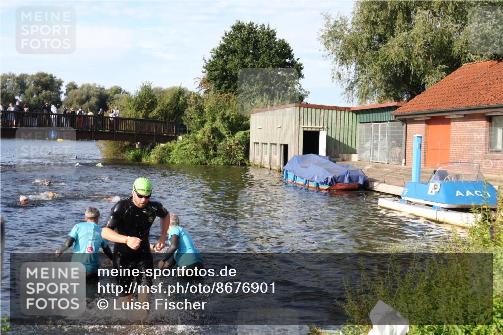 31.08.2025 - Elbe Triathlon Hamburg Luisa Fischer http://msf.ph/oto/8676901 31.08.2025 09:11:45 Schwimmen 575, 616, 653, 656 meine-sportfotos.de