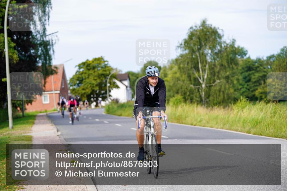31.08.2025 - Elbe Triathlon Hamburg Michael Burmester http://msf.ph/oto/8676903 31.08.2025 10:25:58 Radfahren 503, 806, 890, 1020, 1055, 1082 meine-sportfotos.de