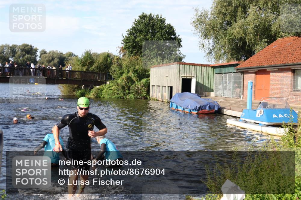 31.08.2025 - Elbe Triathlon Hamburg Luisa Fischer http://msf.ph/oto/8676904 31.08.2025 09:11:46 Schwimmen 616, 653, 656 meine-sportfotos.de
