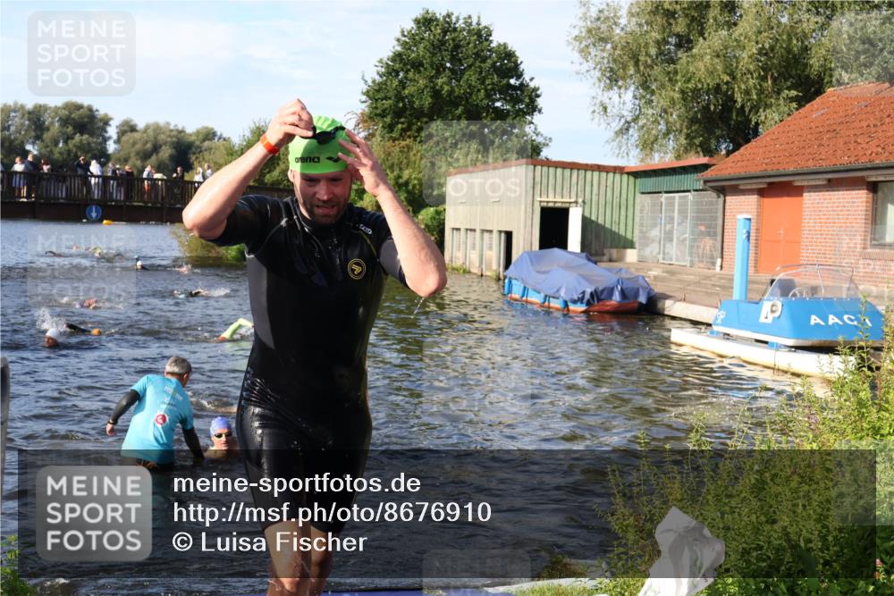 31.08.2025 - Elbe Triathlon Hamburg Luisa Fischer http://msf.ph/oto/8676910 31.08.2025 09:11:47 Schwimmen 438, 616, 653 meine-sportfotos.de