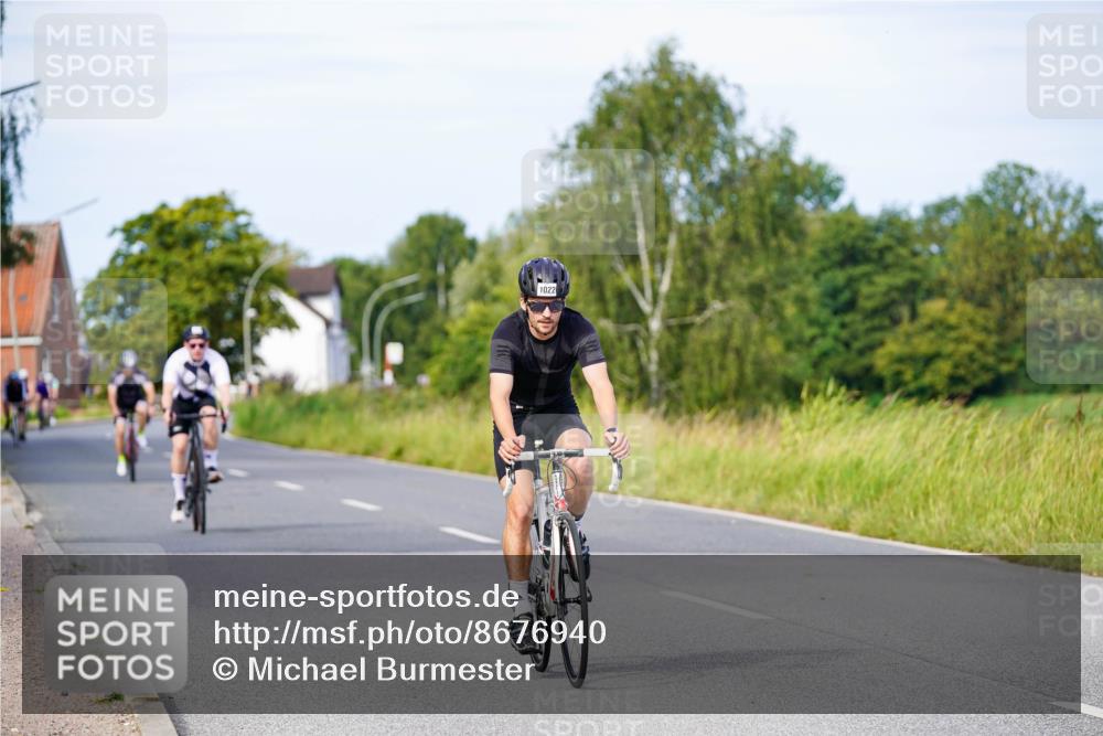 31.08.2025 - Elbe Triathlon Hamburg Michael Burmester http://msf.ph/oto/8676940 31.08.2025 10:26:11 Radfahren 699, 1022, 1035 meine-sportfotos.de