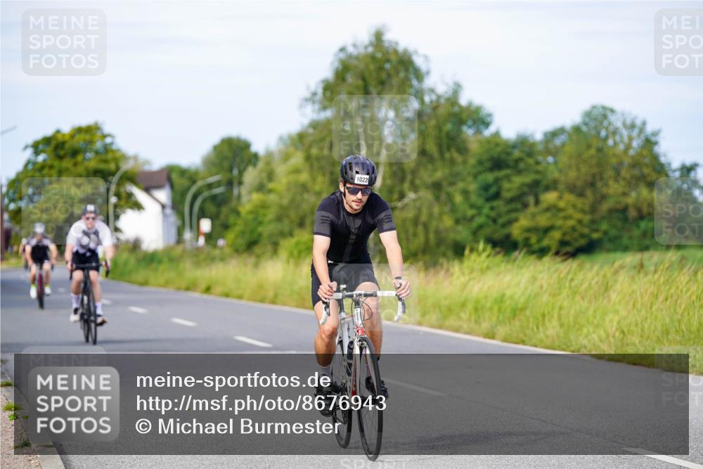 31.08.2025 - Elbe Triathlon Hamburg Michael Burmester http://msf.ph/oto/8676943 31.08.2025 10:26:11 Radfahren 699, 1022, 1035 meine-sportfotos.de