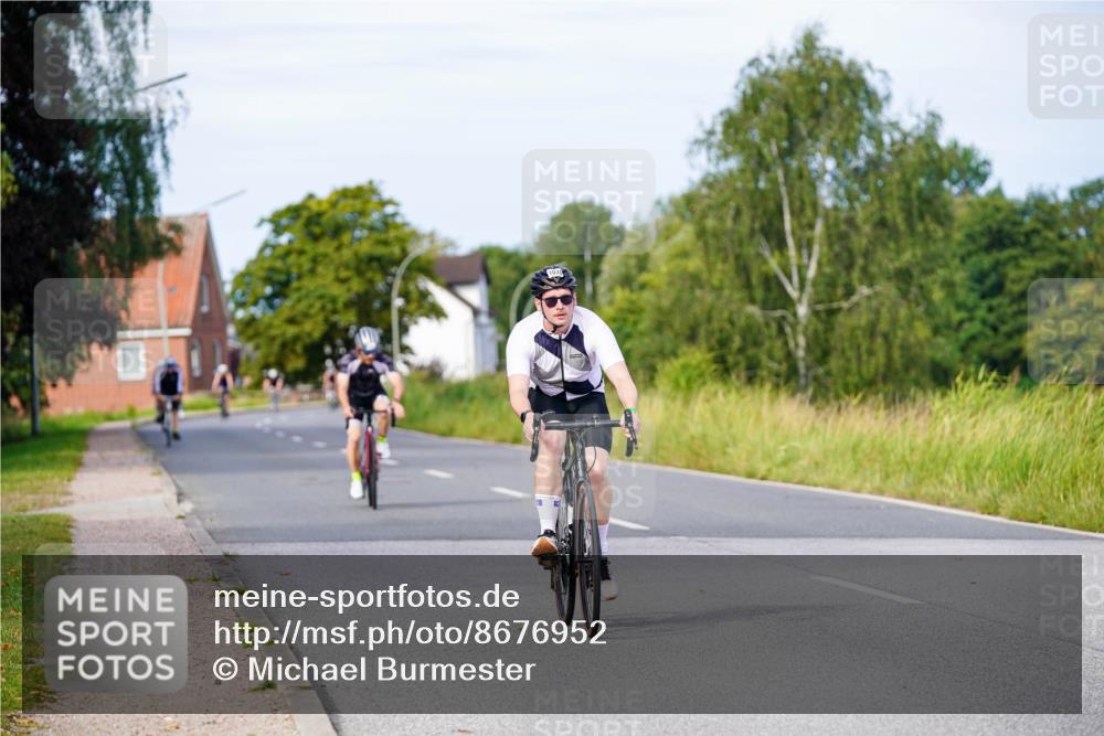 31.08.2025 - Elbe Triathlon Hamburg Michael Burmester http://msf.ph/oto/8676952 31.08.2025 10:26:13 Radfahren 699, 1022, 1035 meine-sportfotos.de