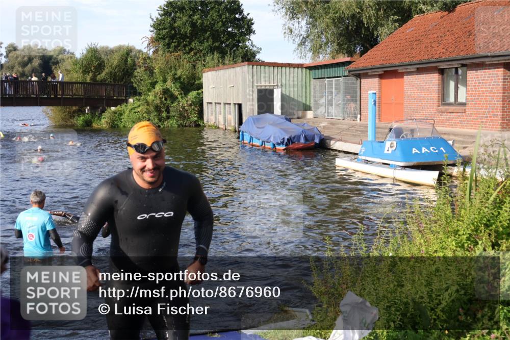 31.08.2025 - Elbe Triathlon Hamburg Luisa Fischer http://msf.ph/oto/8676960 31.08.2025 09:12:11 Schwimmen 525, 626, 639 meine-sportfotos.de