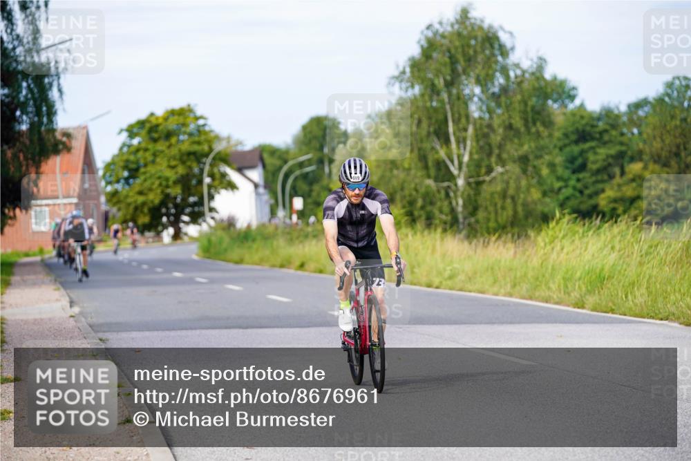 31.08.2025 - Elbe Triathlon Hamburg Michael Burmester http://msf.ph/oto/8676961 31.08.2025 10:26:15 Radfahren 699, 1022, 1035 meine-sportfotos.de