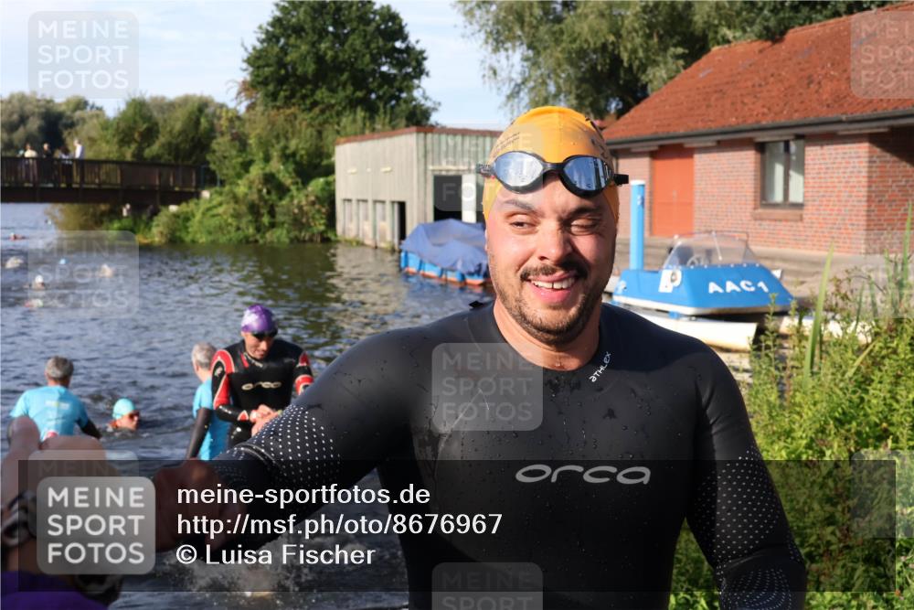 31.08.2025 - Elbe Triathlon Hamburg Luisa Fischer http://msf.ph/oto/8676967 31.08.2025 09:12:12 Schwimmen 525, 626, 639 meine-sportfotos.de