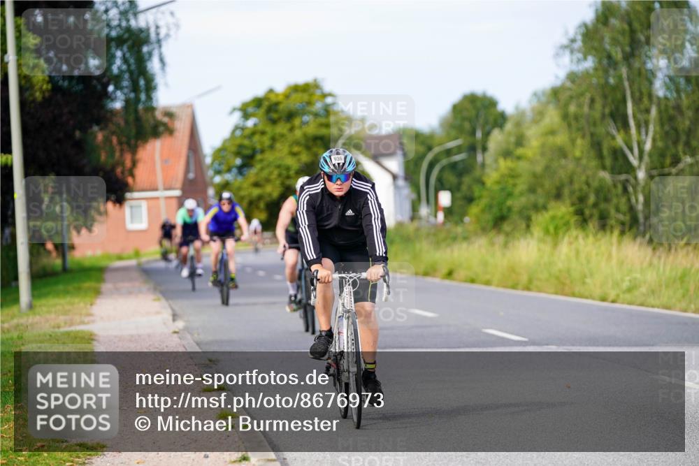 31.08.2025 - Elbe Triathlon Hamburg Michael Burmester http://msf.ph/oto/8676973 31.08.2025 10:26:21 Radfahren 905, 936, 1103, 1108, 1149 meine-sportfotos.de