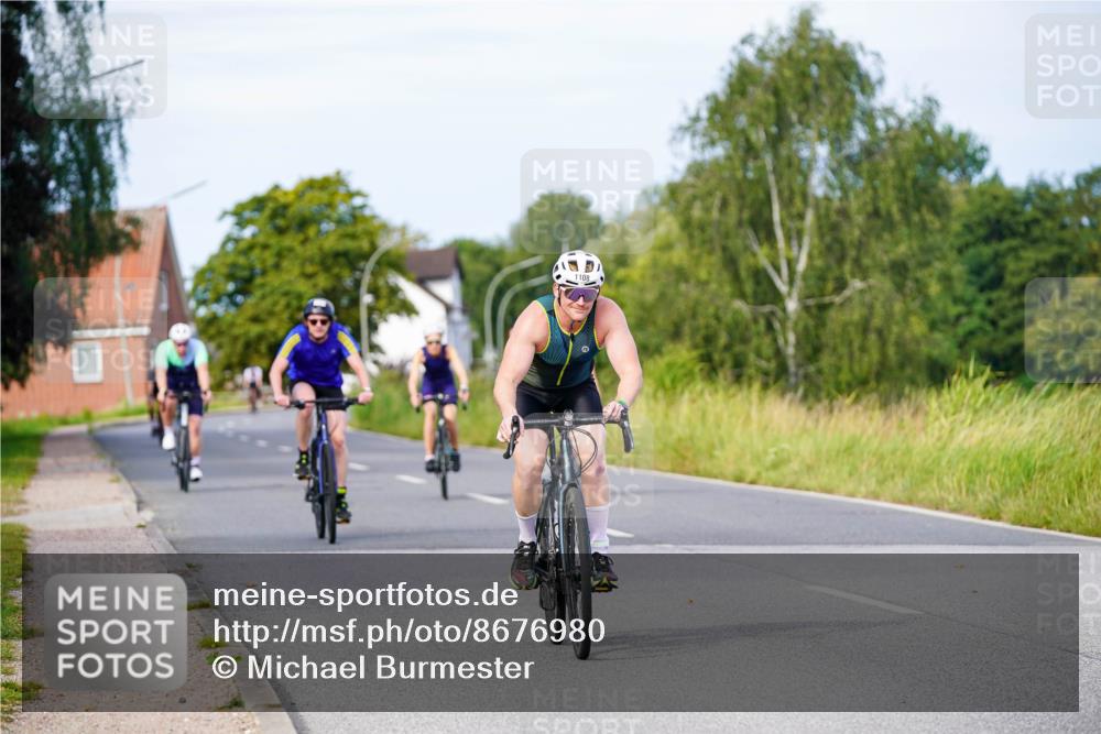 31.08.2025 - Elbe Triathlon Hamburg Michael Burmester http://msf.ph/oto/8676980 31.08.2025 10:26:23 Radfahren 905, 936, 951, 1103, 1108, 1149 meine-sportfotos.de