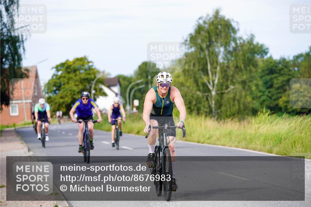 31.08.2025 - Elbe Triathlon Hamburg Michael Burmester http://msf.ph/oto/8676983 31.08.2025 10:26:24 Radfahren 905, 936, 951, 1103, 1108, 1149 meine-sportfotos.de