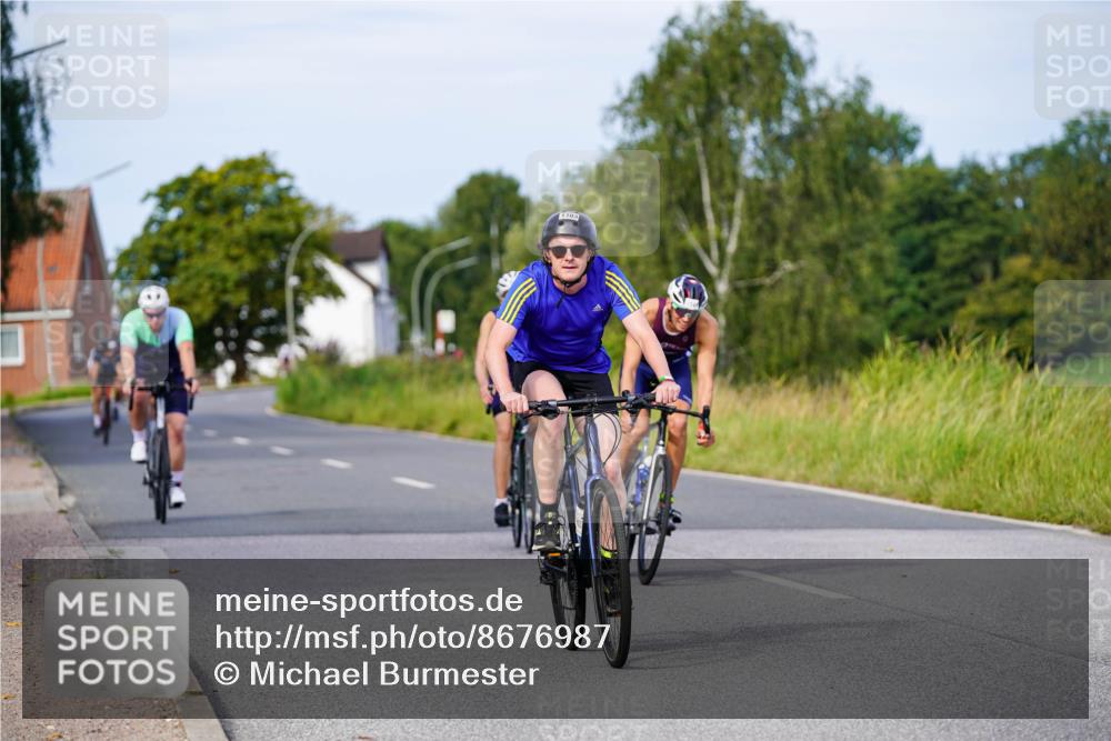 31.08.2025 - Elbe Triathlon Hamburg Michael Burmester http://msf.ph/oto/8676987 31.08.2025 10:26:25 Radfahren 905, 934, 936, 951, 980, 1103, 1108, 1149 meine-sportfotos.de