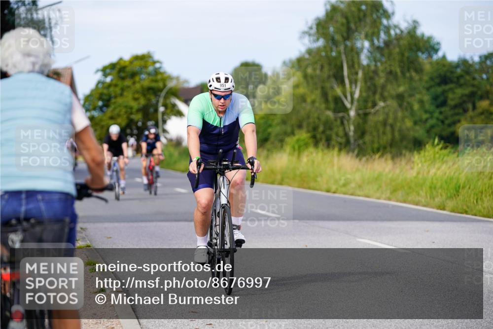 31.08.2025 - Elbe Triathlon Hamburg Michael Burmester http://msf.ph/oto/8676997 31.08.2025 10:26:28 Radfahren 905, 934, 951, 980, 1103, 1108, 1149 meine-sportfotos.de
