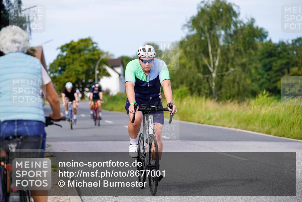 31.08.2025 - Elbe Triathlon Hamburg Michael Burmester http://msf.ph/oto/8677001 31.08.2025 10:26:28 Radfahren 905, 934, 951, 980, 1103, 1108, 1149 meine-sportfotos.de