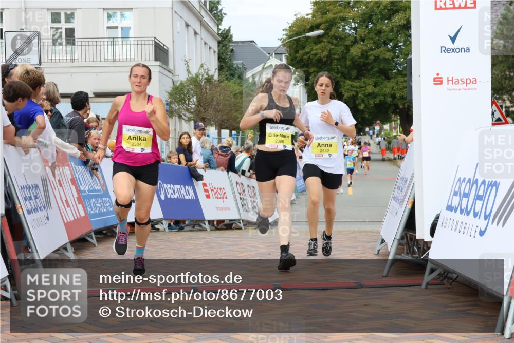 31.08.2025 - 21. Blankeneser Heldenlauf Strokosch-Dieckow http://msf.ph/oto/8677003 31.08.2025 10:33:14 Ziel 2304, 2433, 2388, 2430 meine-sportfotos.de