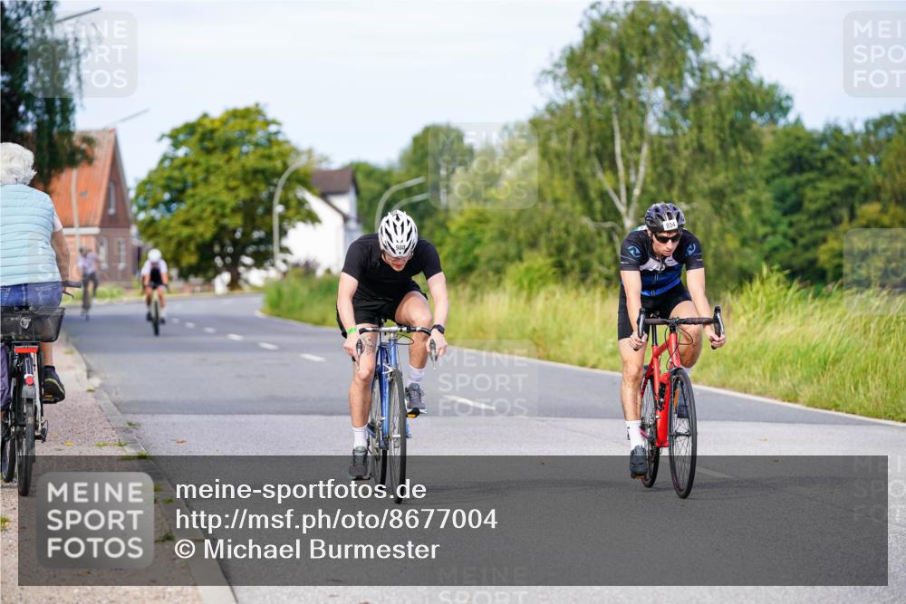 31.08.2025 - Elbe Triathlon Hamburg Michael Burmester http://msf.ph/oto/8677004 31.08.2025 10:26:31 Radfahren 785, 934, 951, 980 meine-sportfotos.de