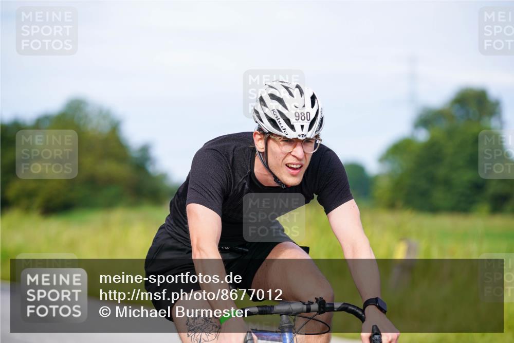 31.08.2025 - Elbe Triathlon Hamburg Michael Burmester http://msf.ph/oto/8677012 31.08.2025 10:26:32 Radfahren 785, 934, 951, 980 meine-sportfotos.de