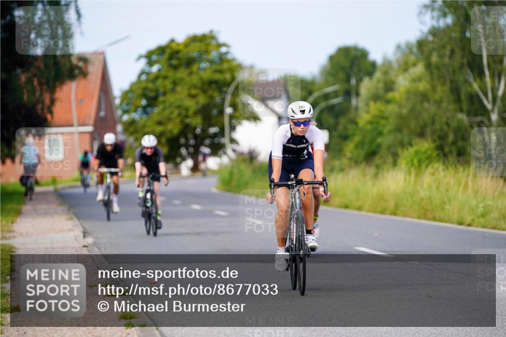 31.08.2025 - Elbe Triathlon Hamburg Michael Burmester http://msf.ph/oto/8677033 31.08.2025 10:26:47 Radfahren 801, 840, 987, 1145 meine-sportfotos.de