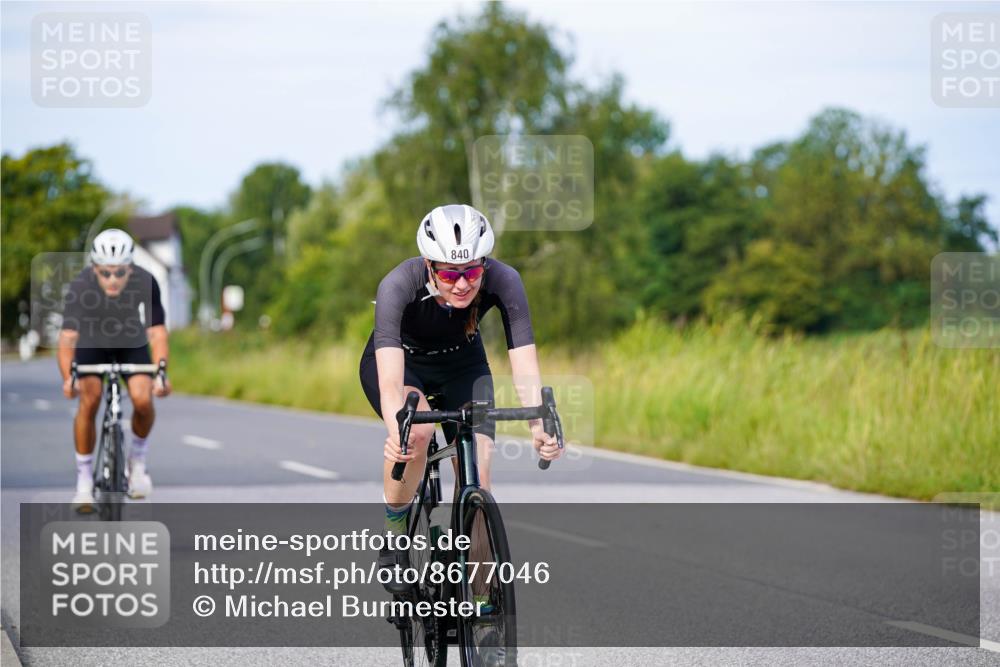 31.08.2025 - Elbe Triathlon Hamburg Michael Burmester http://msf.ph/oto/8677046 31.08.2025 10:26:51 Radfahren 801, 840, 987, 992, 1145 meine-sportfotos.de