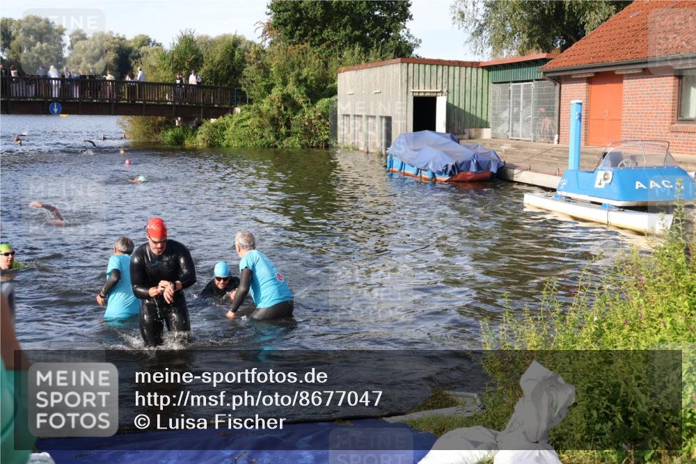 31.08.2025 - Elbe Triathlon Hamburg Luisa Fischer http://msf.ph/oto/8677047 31.08.2025 09:12:54 Schwimmen 566, 615, 623, 627, 642 meine-sportfotos.de