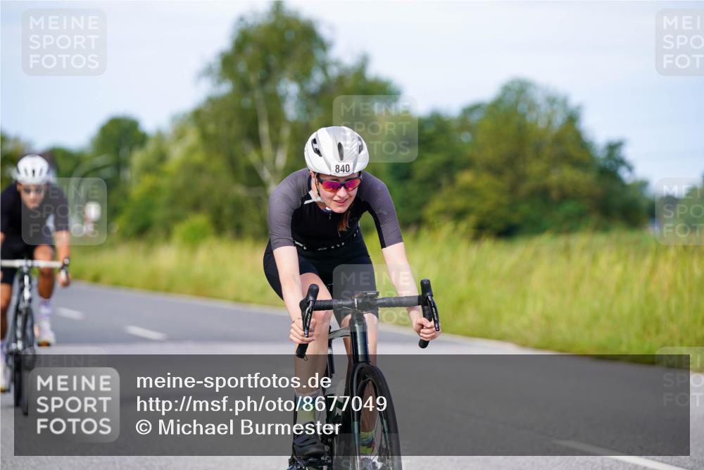 31.08.2025 - Elbe Triathlon Hamburg Michael Burmester http://msf.ph/oto/8677049 31.08.2025 10:26:51 Radfahren 801, 840, 987, 992, 1145 meine-sportfotos.de