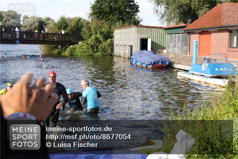 31.08.2025 - Elbe Triathlon Hamburg Luisa Fischer http://msf.ph/oto/8677054 31.08.2025 09:12:55 Schwimmen 566, 615, 623, 627, 642 meine-sportfotos.de