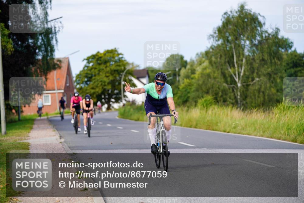 31.08.2025 - Elbe Triathlon Hamburg Michael Burmester http://msf.ph/oto/8677059 31.08.2025 10:26:57 Radfahren 830, 853, 992 meine-sportfotos.de