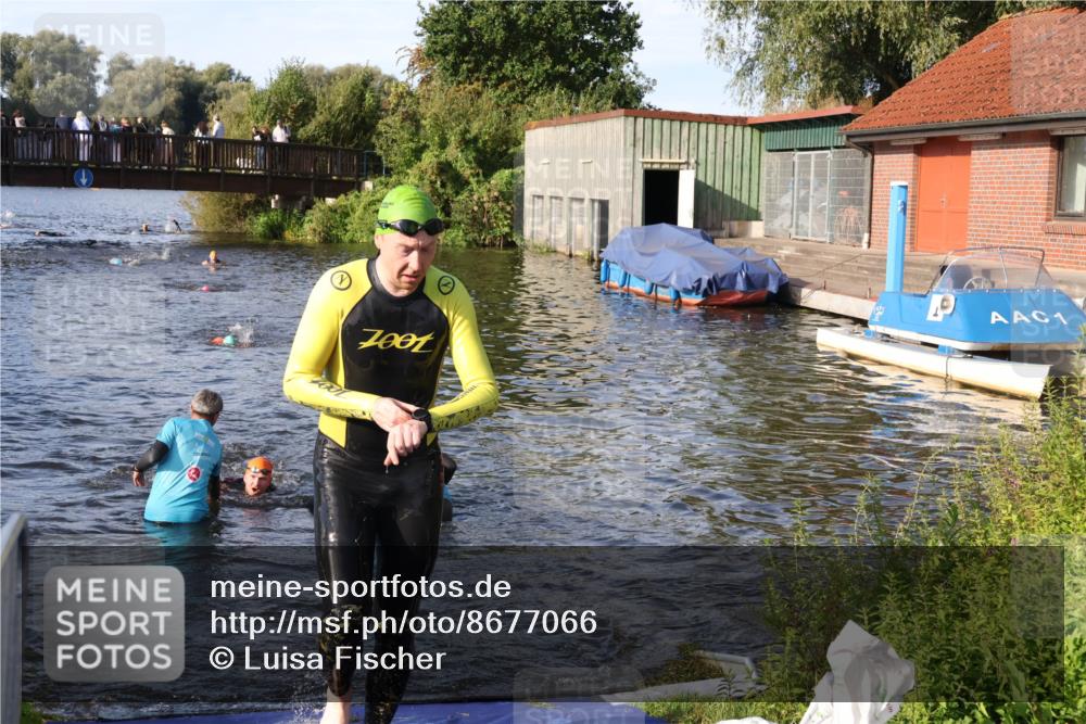31.08.2025 - Elbe Triathlon Hamburg Luisa Fischer http://msf.ph/oto/8677066 31.08.2025 09:13:04 Schwimmen 579, 615, 623 meine-sportfotos.de
