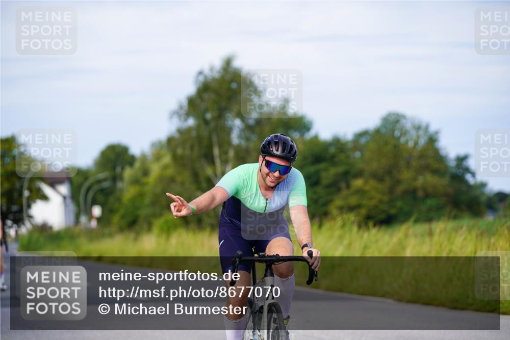 31.08.2025 - Elbe Triathlon Hamburg Michael Burmester http://msf.ph/oto/8677070 31.08.2025 10:26:58 Radfahren 830, 853, 992 meine-sportfotos.de