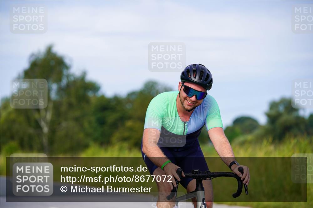 31.08.2025 - Elbe Triathlon Hamburg Michael Burmester http://msf.ph/oto/8677072 31.08.2025 10:26:58 Radfahren 830, 853, 992 meine-sportfotos.de