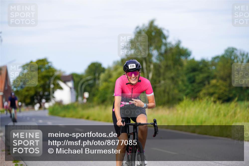 31.08.2025 - Elbe Triathlon Hamburg Michael Burmester http://msf.ph/oto/8677085 31.08.2025 10:27:01 Radfahren 830, 853, 992, 993 meine-sportfotos.de