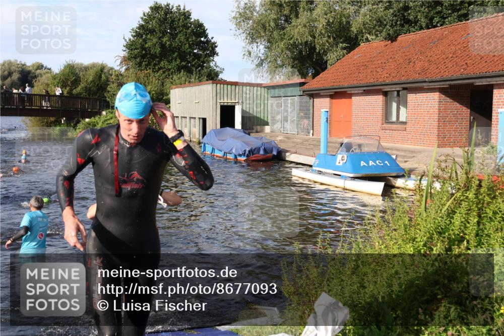 31.08.2025 - Elbe Triathlon Hamburg Luisa Fischer http://msf.ph/oto/8677093 31.08.2025 09:13:44 Schwimmen 624, 631, 753 meine-sportfotos.de