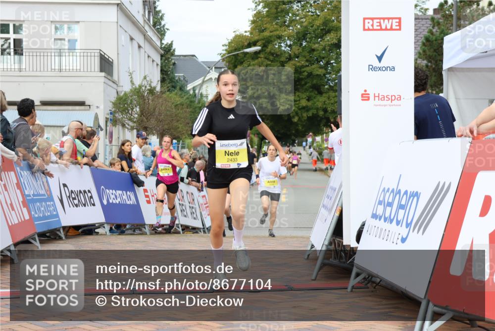 31.08.2025 - 21. Blankeneser Heldenlauf Strokosch-Dieckow http://msf.ph/oto/8677104 31.08.2025 10:33:12 Ziel 2304, 2433, 2388, 2430, 2658 meine-sportfotos.de