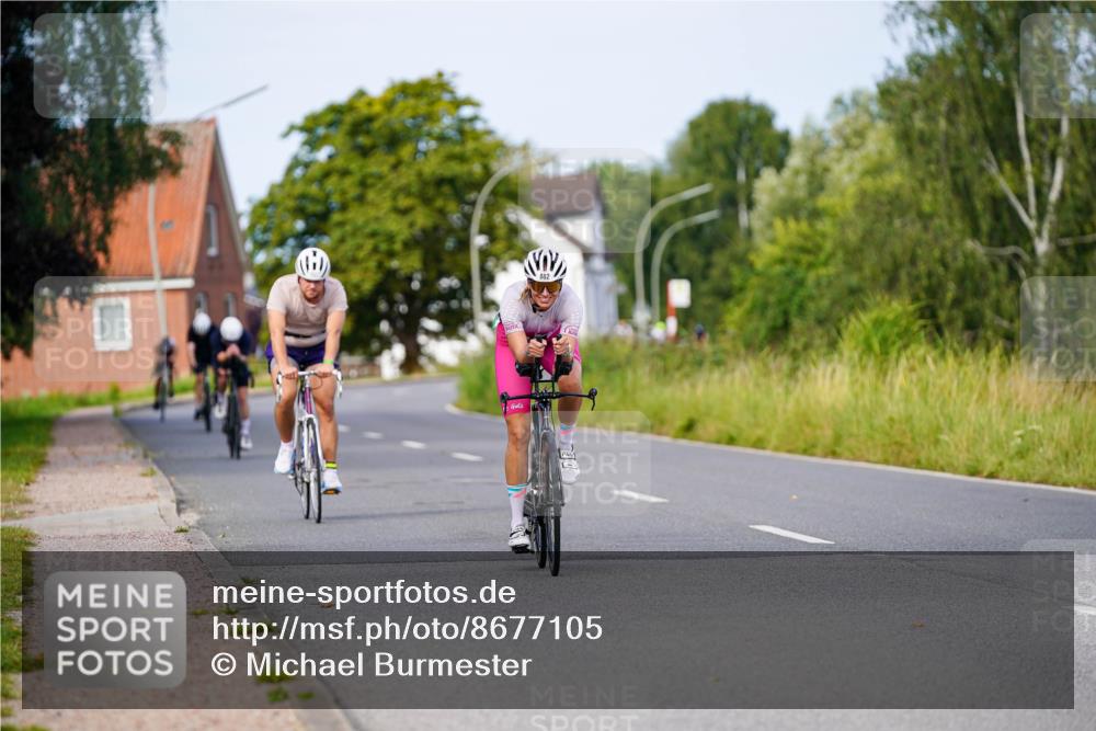 31.08.2025 - Elbe Triathlon Hamburg Michael Burmester http://msf.ph/oto/8677105 31.08.2025 10:27:11 Radfahren 882, 1013, 1027 meine-sportfotos.de