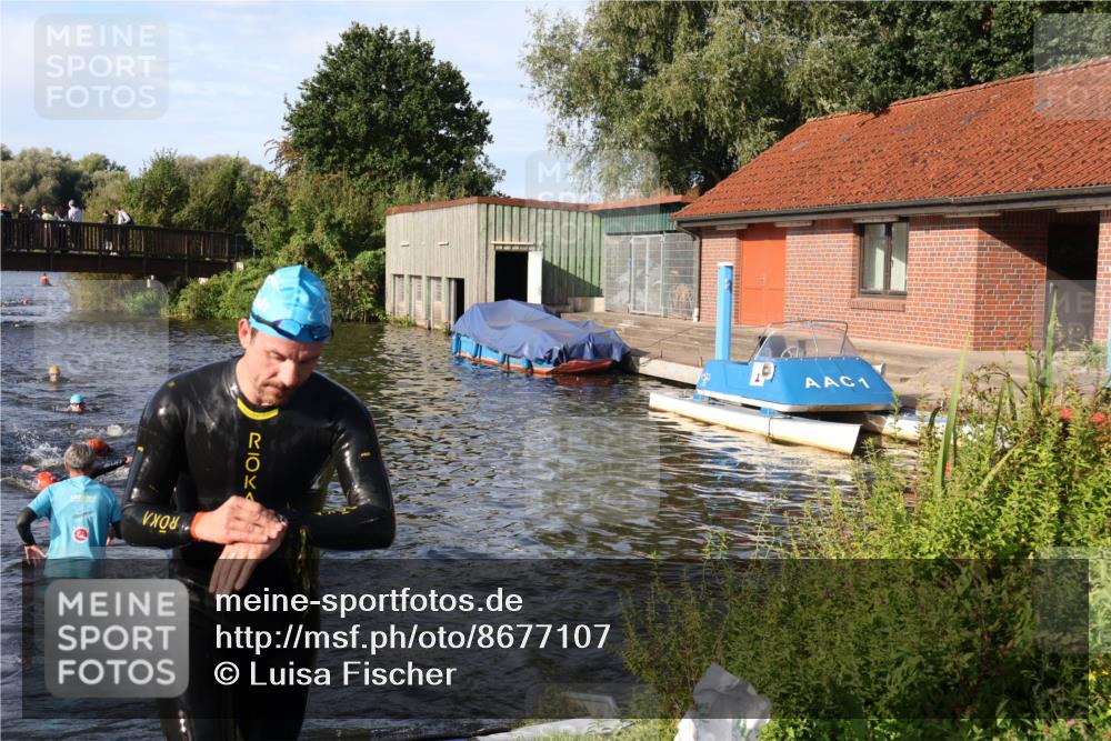 31.08.2025 - Elbe Triathlon Hamburg Luisa Fischer http://msf.ph/oto/8677107 31.08.2025 09:13:52 Schwimmen 611, 631, 695 meine-sportfotos.de