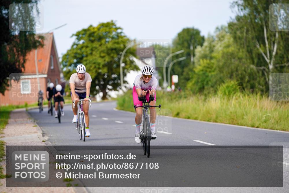 31.08.2025 - Elbe Triathlon Hamburg Michael Burmester http://msf.ph/oto/8677108 31.08.2025 10:27:12 Radfahren 882, 1013, 1027 meine-sportfotos.de