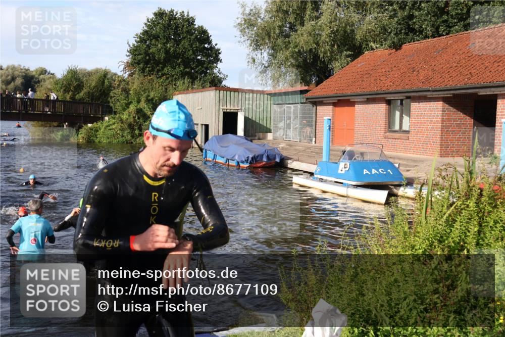 31.08.2025 - Elbe Triathlon Hamburg Luisa Fischer http://msf.ph/oto/8677109 31.08.2025 09:13:53 Schwimmen 611, 631, 695 meine-sportfotos.de
