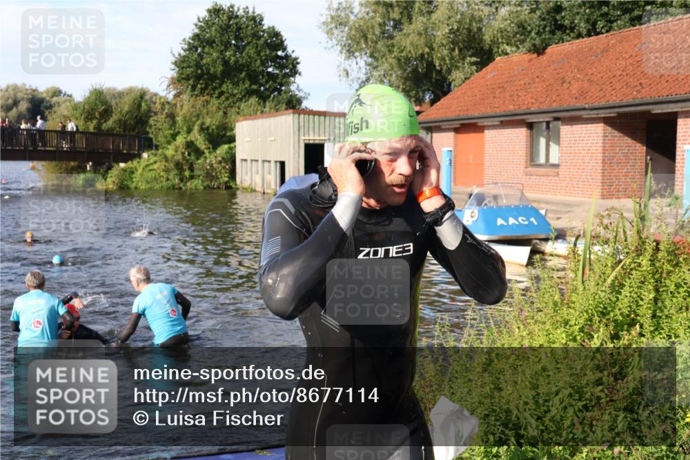 31.08.2025 - Elbe Triathlon Hamburg Luisa Fischer http://msf.ph/oto/8677114 31.08.2025 09:13:57 Schwimmen 563, 611, 695 meine-sportfotos.de