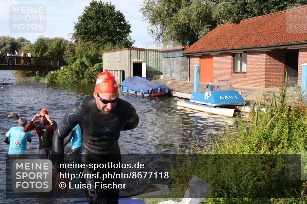 31.08.2025 - Elbe Triathlon Hamburg Luisa Fischer http://msf.ph/oto/8677118 31.08.2025 09:14:03 Schwimmen 563, 608, 695 meine-sportfotos.de