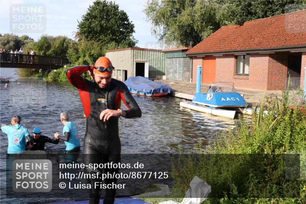 31.08.2025 - Elbe Triathlon Hamburg Luisa Fischer http://msf.ph/oto/8677125 31.08.2025 09:14:07 Schwimmen 563, 608 meine-sportfotos.de