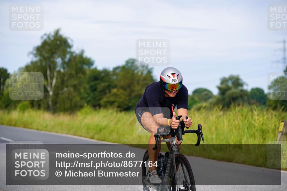 31.08.2025 - Elbe Triathlon Hamburg Michael Burmester http://msf.ph/oto/8677164 31.08.2025 10:27:32 Radfahren 665, 1038 meine-sportfotos.de
