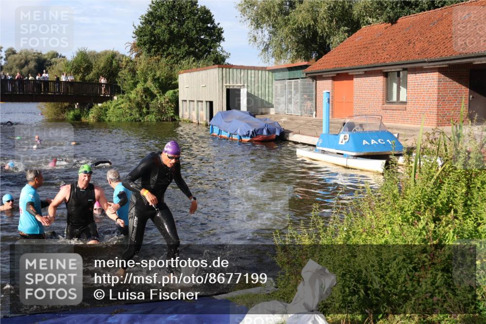 31.08.2025 - Elbe Triathlon Hamburg Luisa Fischer http://msf.ph/oto/8677199 31.08.2025 09:14:47 Schwimmen 427, 629, 715, 746 meine-sportfotos.de