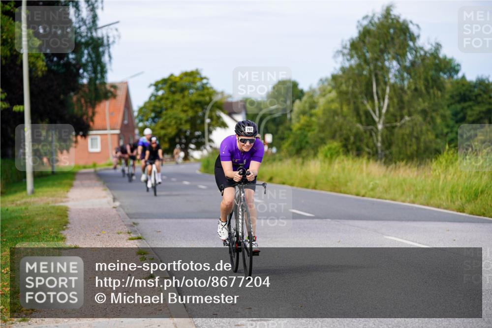 31.08.2025 - Elbe Triathlon Hamburg Michael Burmester http://msf.ph/oto/8677204 31.08.2025 10:27:45 Radfahren 401, 797, 941, 1057, 1098, 1148 meine-sportfotos.de