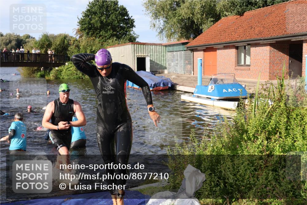 31.08.2025 - Elbe Triathlon Hamburg Luisa Fischer http://msf.ph/oto/8677210 31.08.2025 09:14:49 Schwimmen 427, 629, 715, 724, 746 meine-sportfotos.de