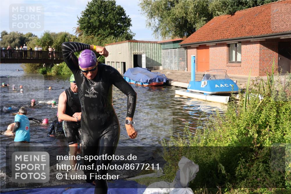 31.08.2025 - Elbe Triathlon Hamburg Luisa Fischer http://msf.ph/oto/8677211 31.08.2025 09:14:49 Schwimmen 427, 629, 715, 724, 746 meine-sportfotos.de