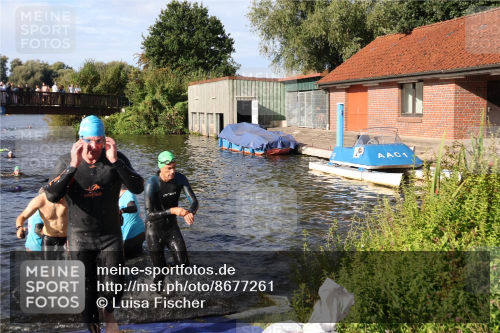 31.08.2025 - Elbe Triathlon Hamburg Luisa Fischer http://msf.ph/oto/8677261 31.08.2025 09:15:03 Schwimmen 466, 605, 610, 716, 728 meine-sportfotos.de