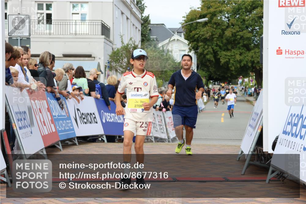 31.08.2025 - 21. Blankeneser Heldenlauf Strokosch-Dieckow http://msf.ph/oto/8677316 31.08.2025 10:27:31 Ziel 2715, 2463, 2725, 2533, 2709 meine-sportfotos.de