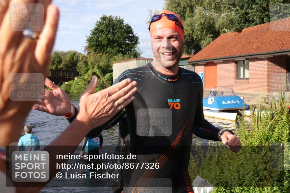 31.08.2025 - Elbe Triathlon Hamburg Luisa Fischer http://msf.ph/oto/8677326 31.08.2025 09:15:24 Schwimmen 419, 567, 625, 660, 725 meine-sportfotos.de