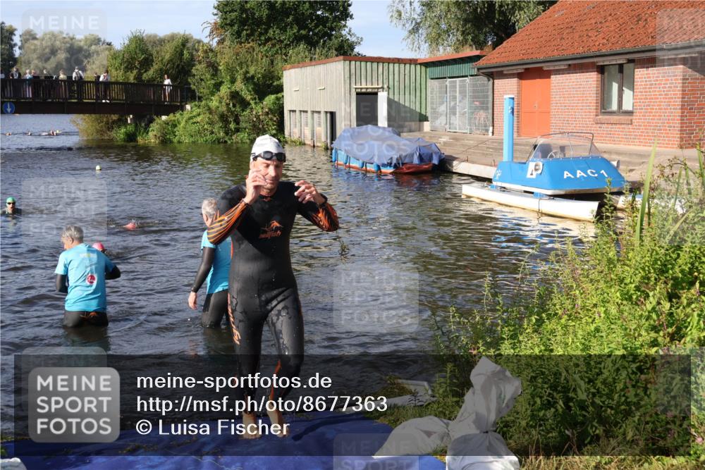31.08.2025 - Elbe Triathlon Hamburg Luisa Fischer http://msf.ph/oto/8677363 31.08.2025 09:16:21 Schwimmen 590, 678 meine-sportfotos.de